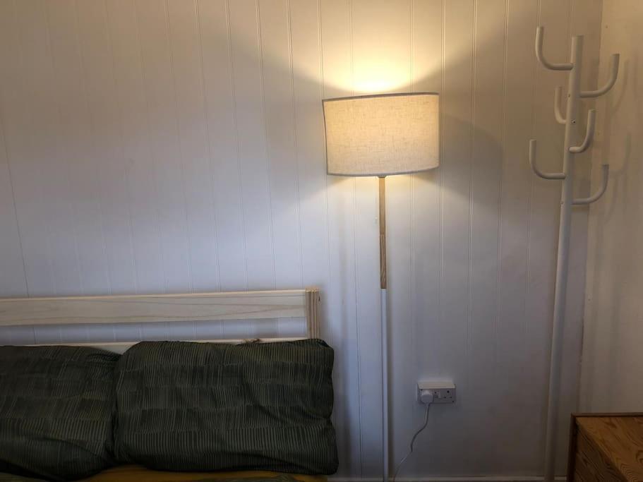 Mini Cabin In A Quiet Area London Exterior photo