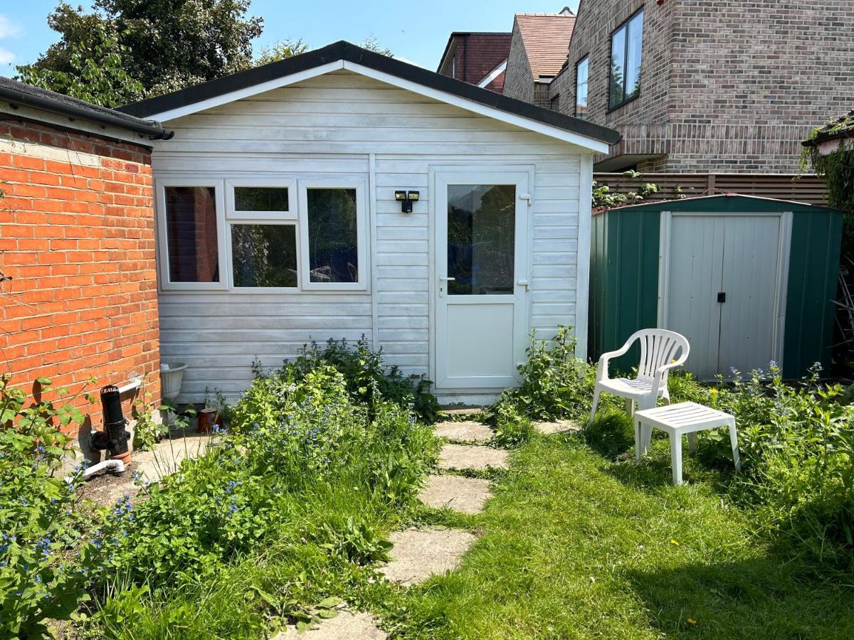 Mini Cabin In A Quiet Area London Exterior photo