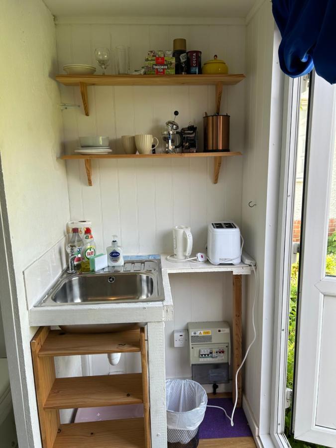 Mini Cabin In A Quiet Area London Exterior photo