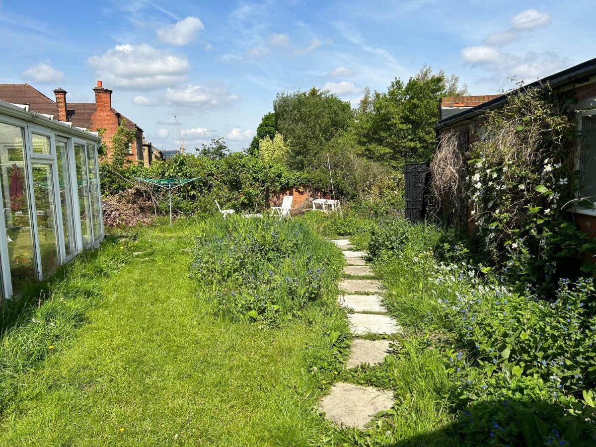 Mini Cabin In A Quiet Area London Exterior photo