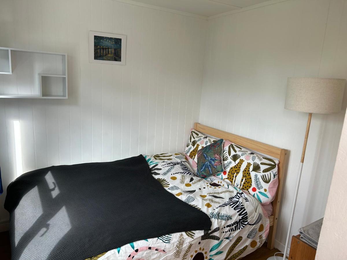 Mini Cabin In A Quiet Area London Exterior photo