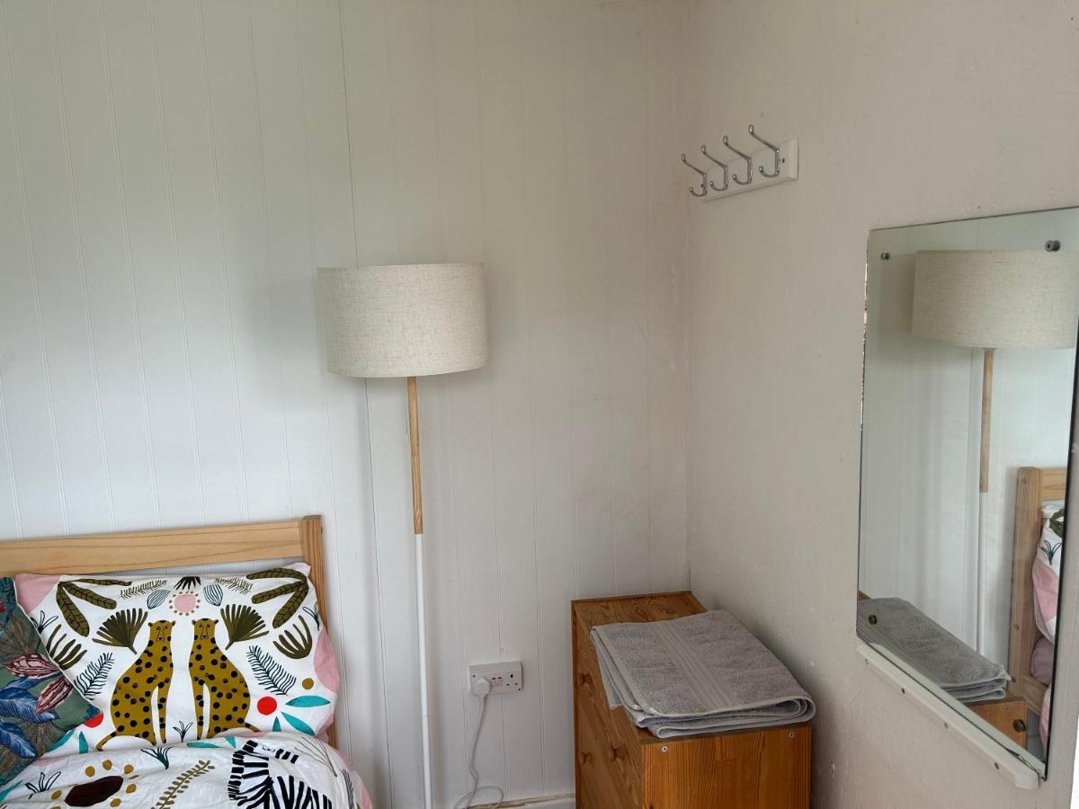 Mini Cabin In A Quiet Area London Exterior photo